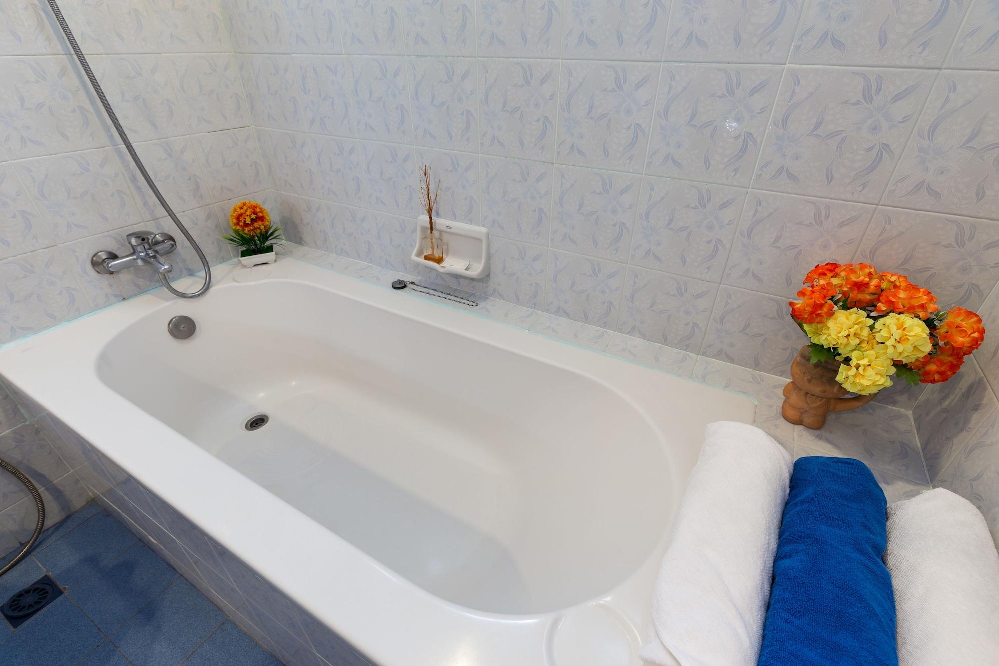 Batic House By Sharaya Hotel Karon Luaran gambar