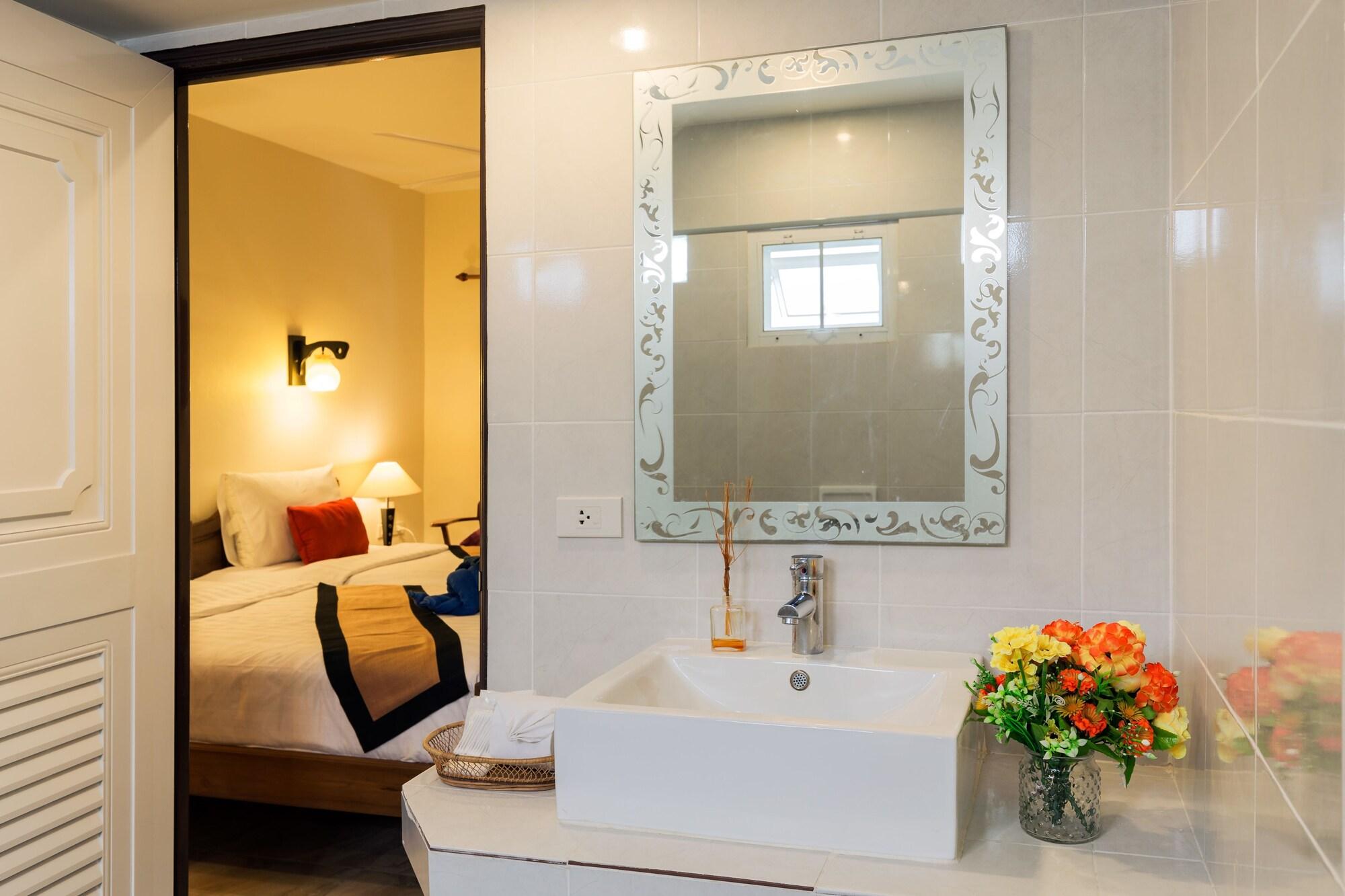 Batic House By Sharaya Hotel Karon Luaran gambar